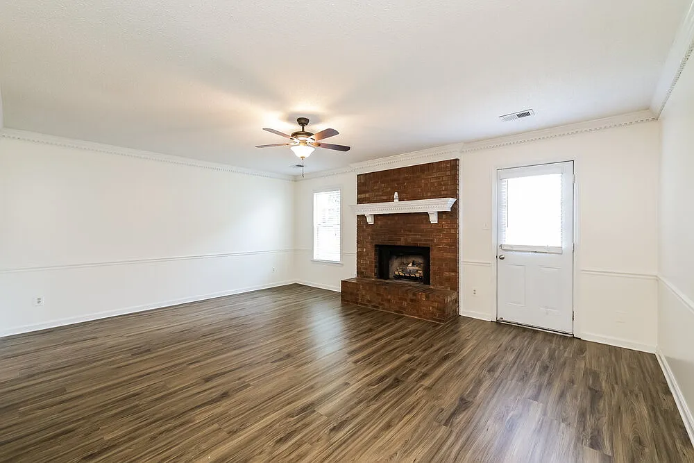 3 bed, 2.0 bath, 1265 sqft, $1,700 — Photo 4