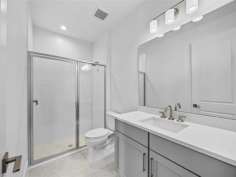 1856 Crowncrest Dr — Photo 10