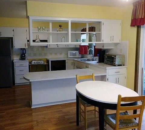 3rd image of 1402 S Manor Dr