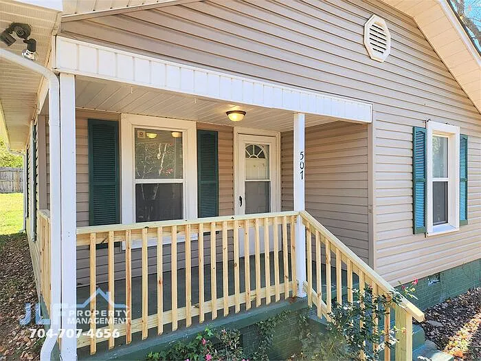 507 S Vance St — Photo 2