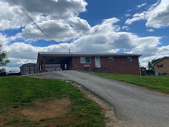 3rd image of 374 Hartshaw Dr