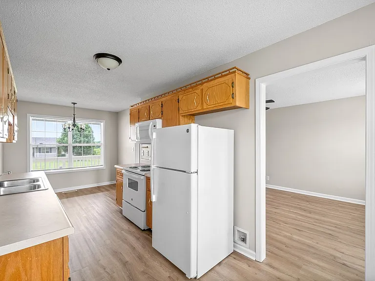 704 Shetland Dr — Photo 10