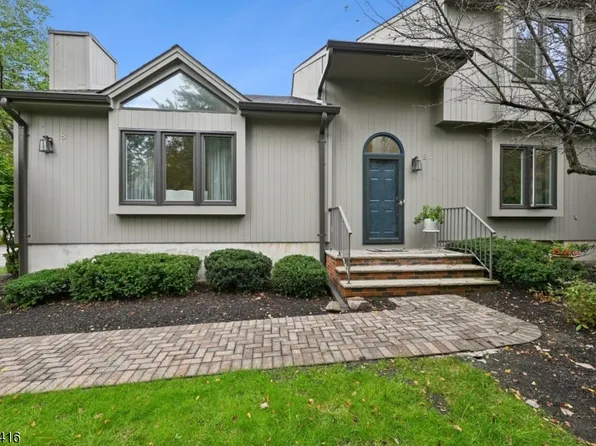 8 Sherwood Dr, Mountain Lakes Boro, NJ 07046