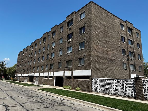 2nd image of 7650 Altgeld St #407