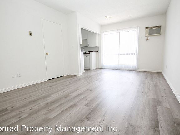 4th image of 15339 Weddington St #6