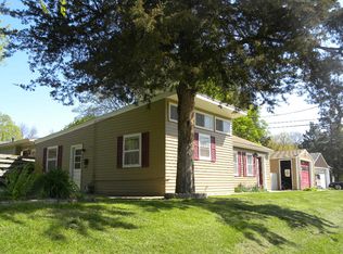 741 37th St NE, Cedar Rapids, IA 52402