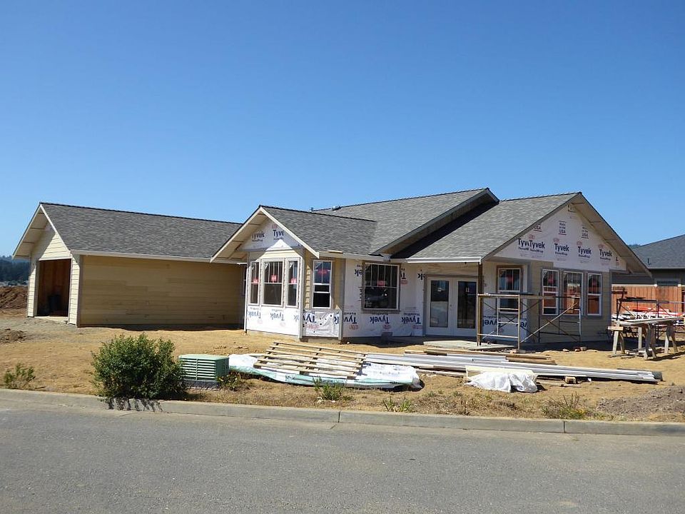 2nd image of 762 Hilltop Dr