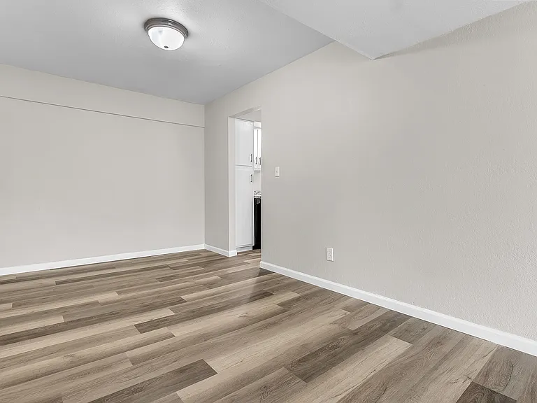 Camelot Place — Photo 14