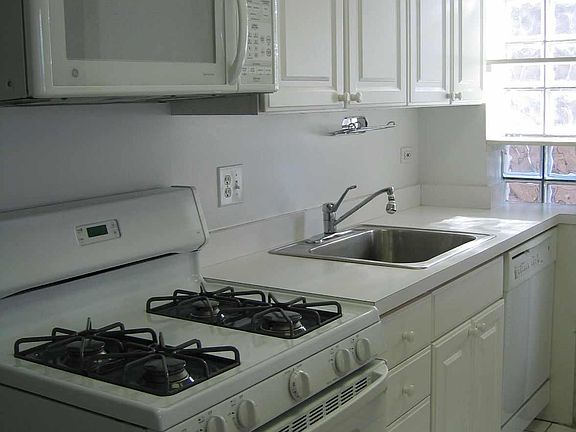 3rd image of 1010 W Hollywood Ave