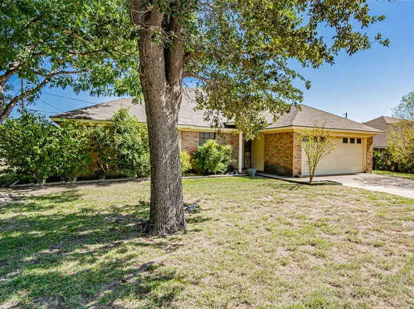 1305 Colorado Dr, Benbrook, TX 76126