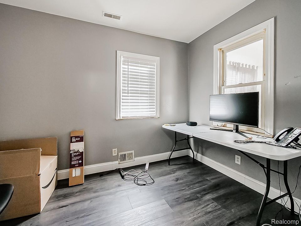 75 E Henry St, photo 6