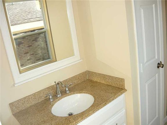 4th image of 1668 Plaza Dr