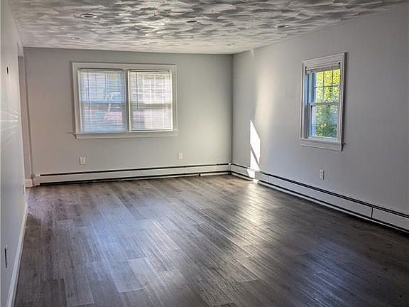 4th image of 10 Fiume St #8