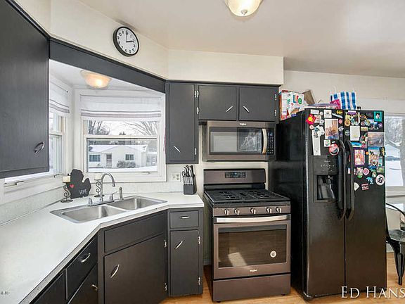 3rd image of 3864 Grape Ave NE
