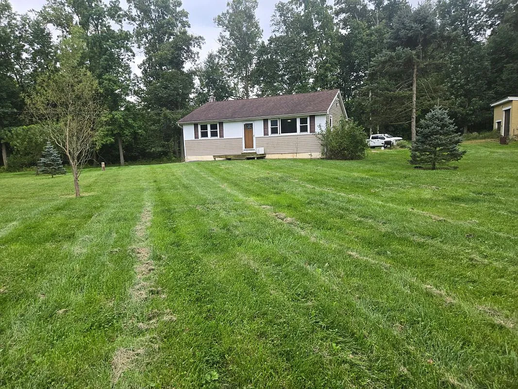 3 bed, 1.0 bath, 1073 sqft, $2,700 — Photo 4
