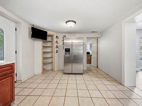 4th image of 901 Decker Rd