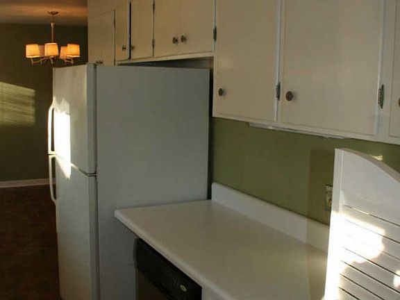 4th image of 4913 Shorewood Dr