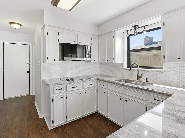 3721 Avenue R — Photo 15