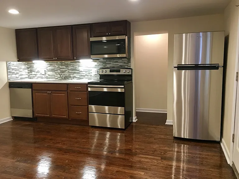 239 Centre St — Photo 3