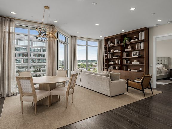 4th image of 20 Rutledge St APT 303