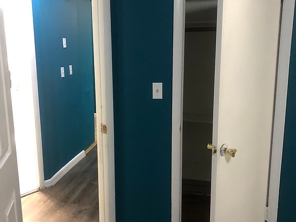 4th image of 4409 Carpenter Ave APT 2