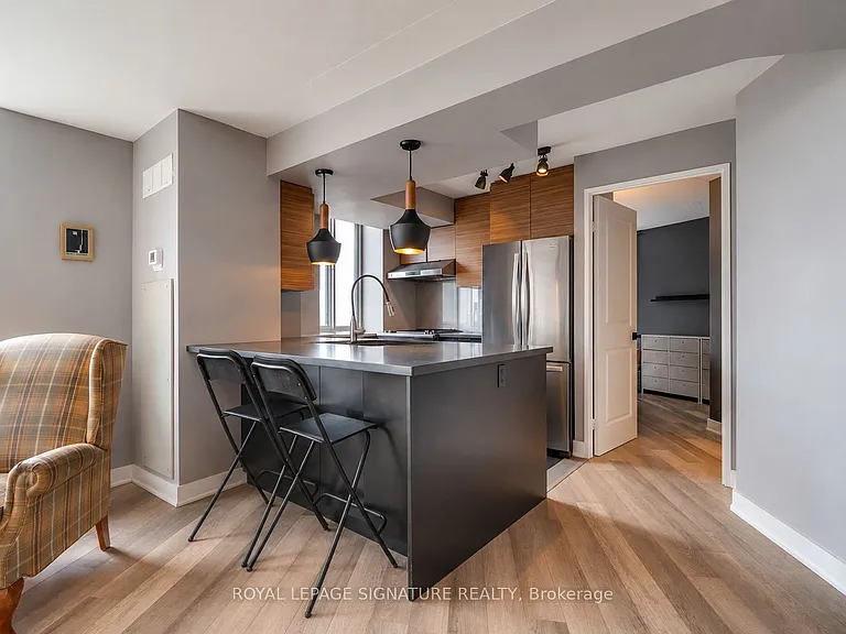 801 King St W #1113 — Photo 4