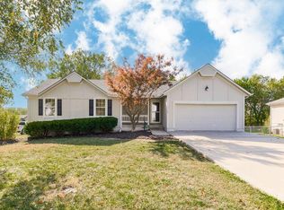 15739 Willow Dr, Basehor, KS 66007