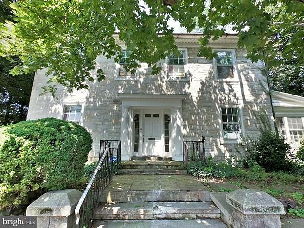 1st image of 113 E Penn Ave