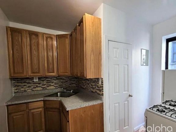 3rd image of 171 E 101st St APT 8