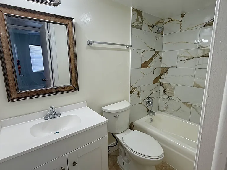 6818 S Trask St — Photo 2