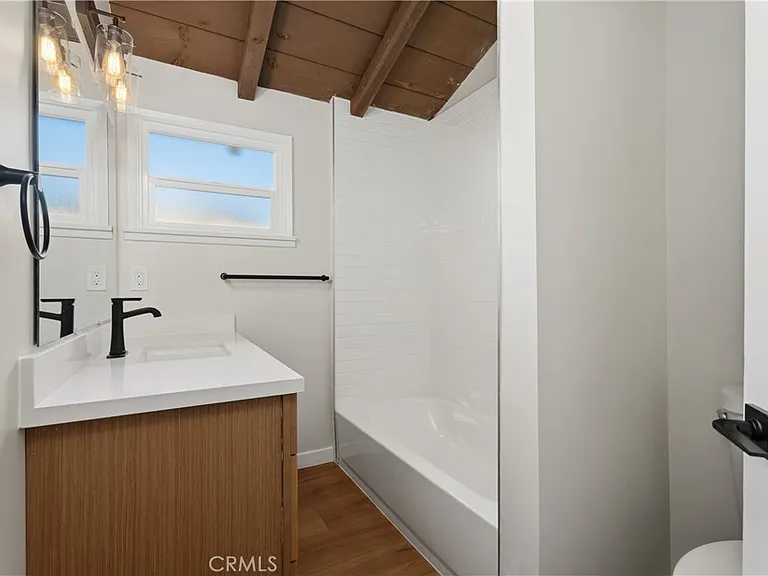450 W 2nd St — Photo 28