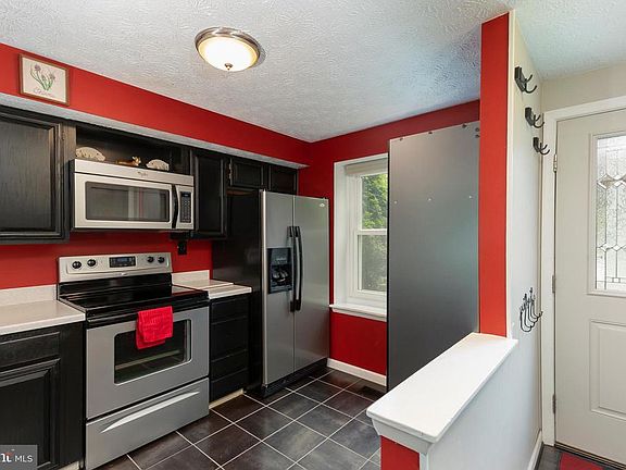 4th image of 8278 Mary Lee Ln