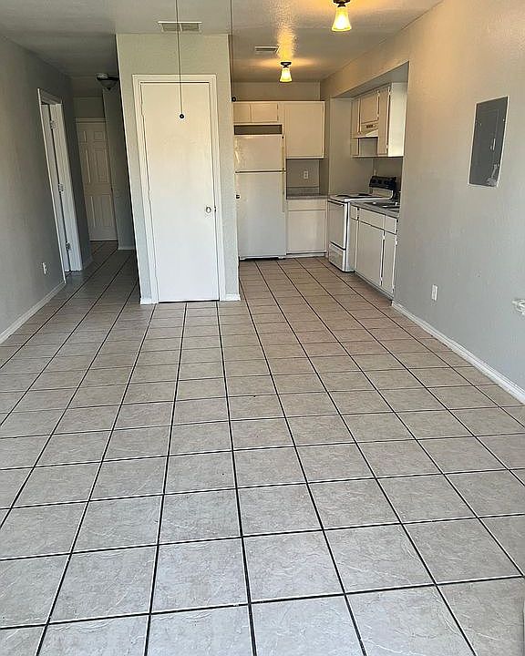 1st image of 7577 Windsor Oaks