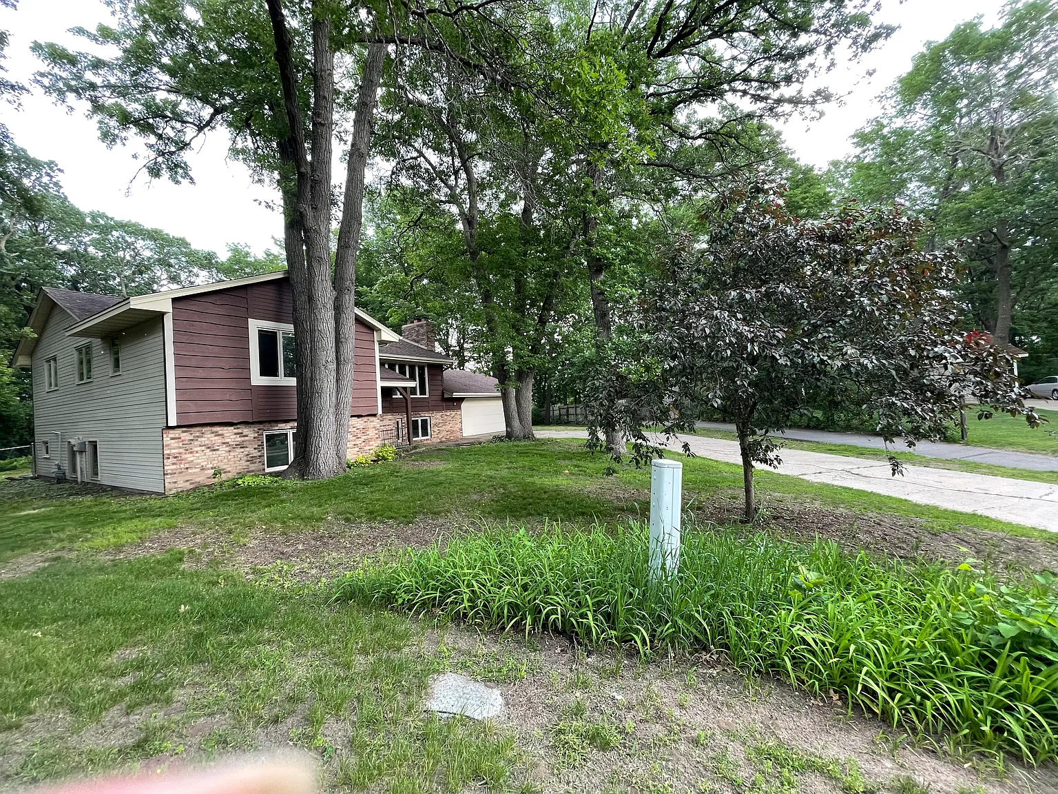 4 bed, 2500 sqft, $3,050 — Photo 2