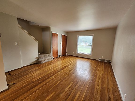 2nd image of 931 Vernier Rd #1