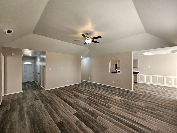 3rd image of 1504 Saddle Dr