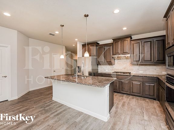 5th image of 520 Natchez Ln
