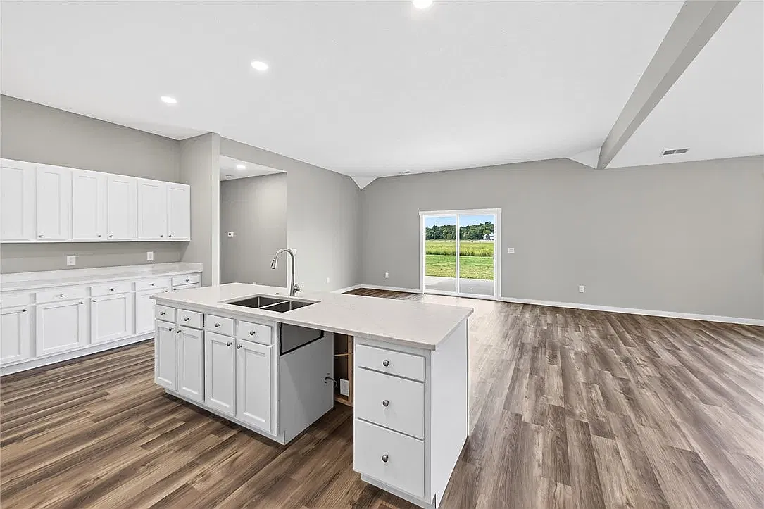 3 bed, 2661 sqft, $3,000 — Photo 3
