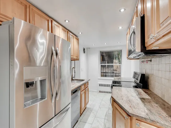 102 Pierrepont Street image 31 of 42