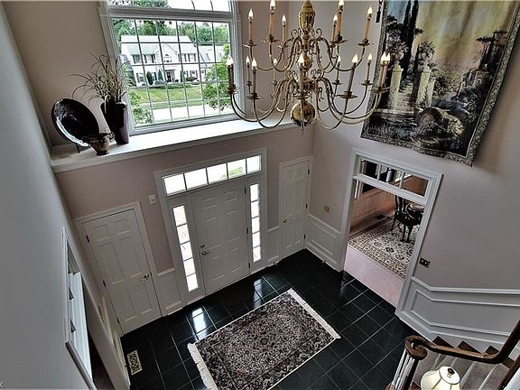 4th image of 820 Bentley Place Blvd