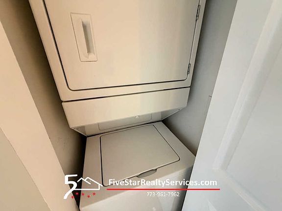 2nd image of 4551 N Pulaski Rd #3SS