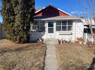 112 6th St, Filer, ID 83328