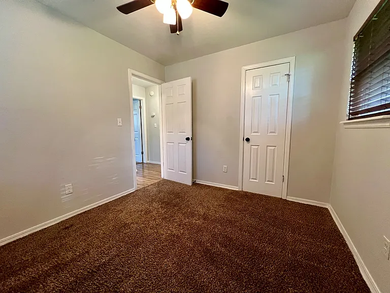 7400 S Drexel Ave — Photo 14