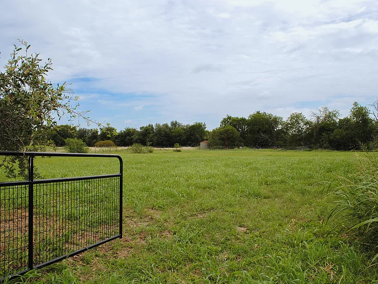 11101 China Spring Rd — Photo 25