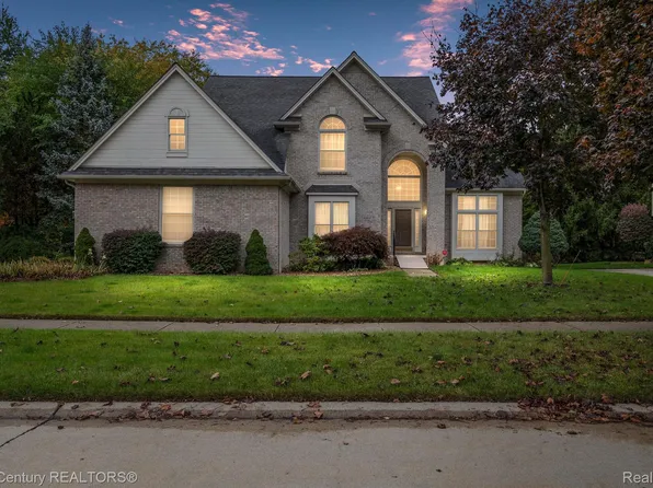 43637 Via Antonio Dr, Sterling Heights, MI 48314