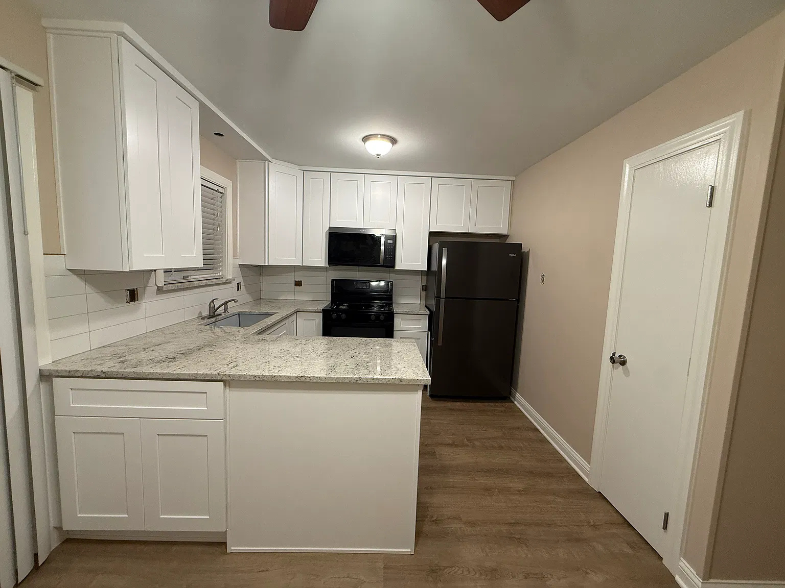 2 bed, 1000 sqft, $1,700 — Photo 2