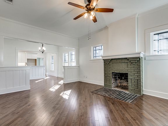 3rd image of 204 Queen Anne