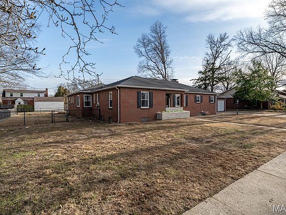 4th image of 2646 Delmar Ave