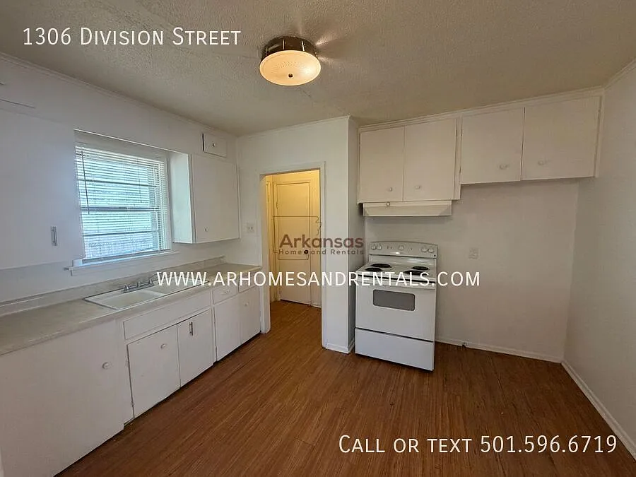 1306 Division Street l 3 Bedrooms l 1 Bathroom ~ 1/2 Off Month's Rent — Photo 4