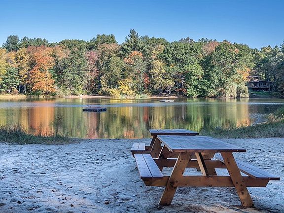 3rd image of 265 College Rd